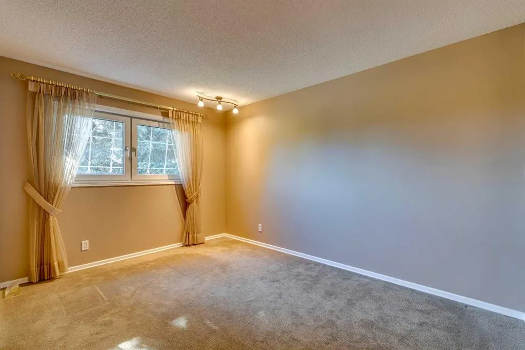 1257 Varsity Estates Road NW