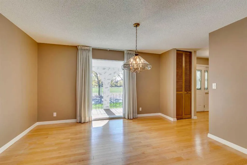 1257 Varsity Estates Road NW