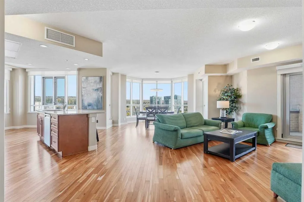 32 Varsity Estates Circle NW, #1005