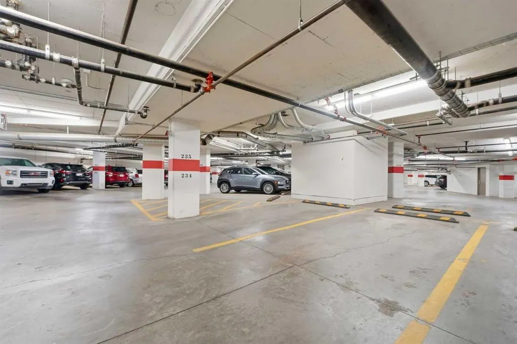 32 Varsity Estates Circle NW, #1005