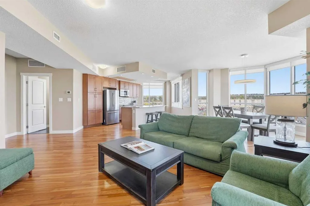 32 Varsity Estates Circle NW, #1005