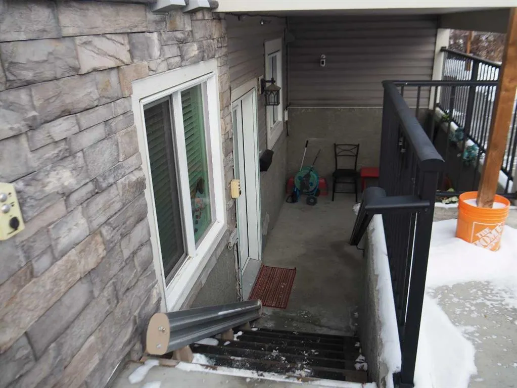 5917 51 Avenue, #1