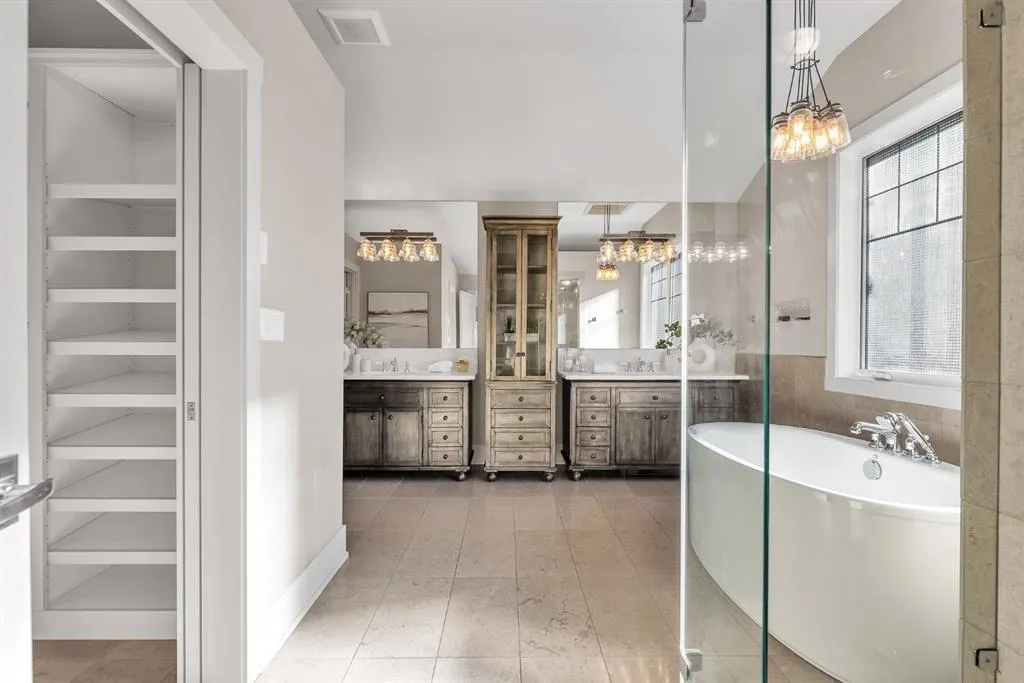 625 Britannia Drive SW