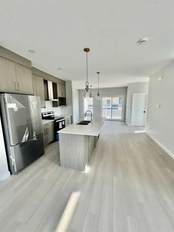 344 Corner Meadows Square NE