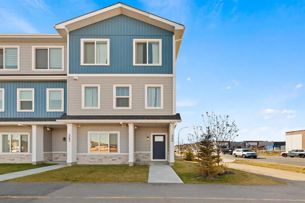 344 Corner Meadows Square NE