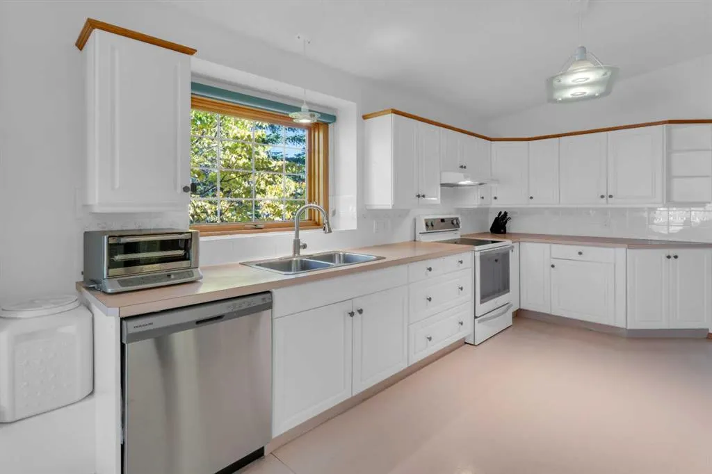 4 Christie Gardens SW