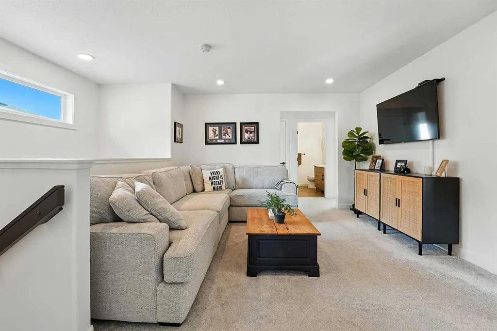 84 Emmett Crescent
