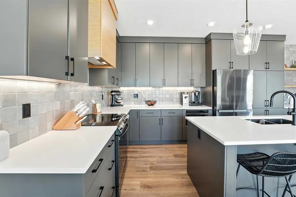 84 Emmett Crescent