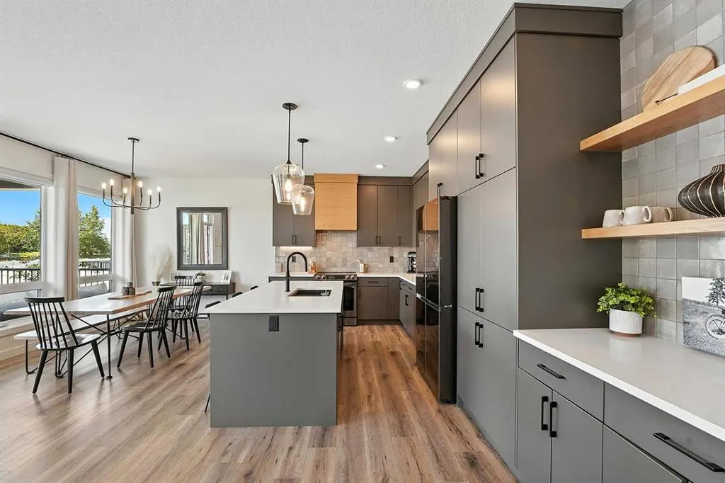 84 Emmett Crescent