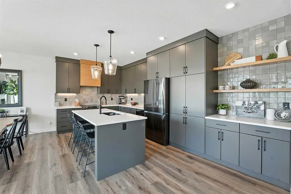 84 Emmett Crescent
