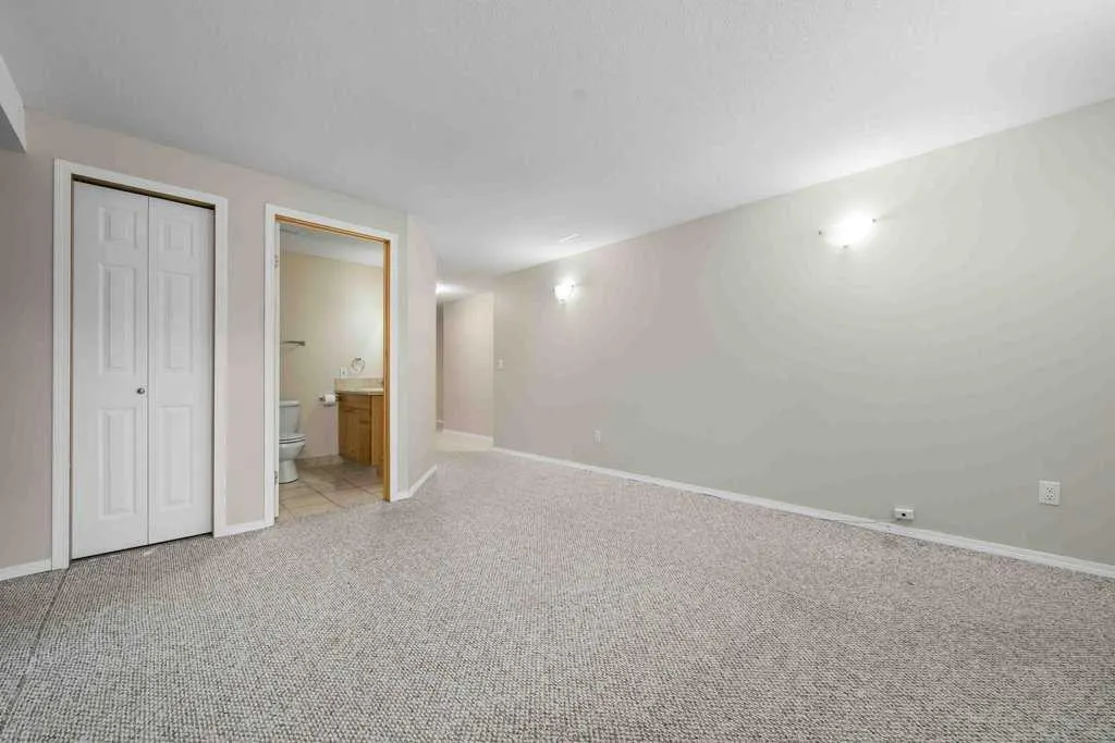 83 Stapeford Crescent SE