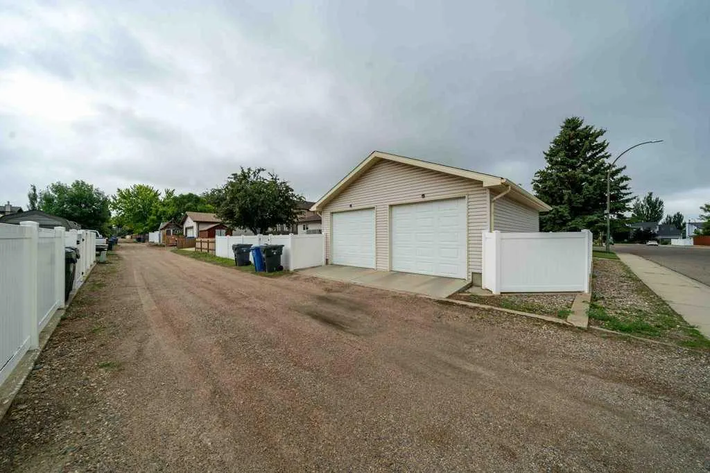 83 Stapeford Crescent SE