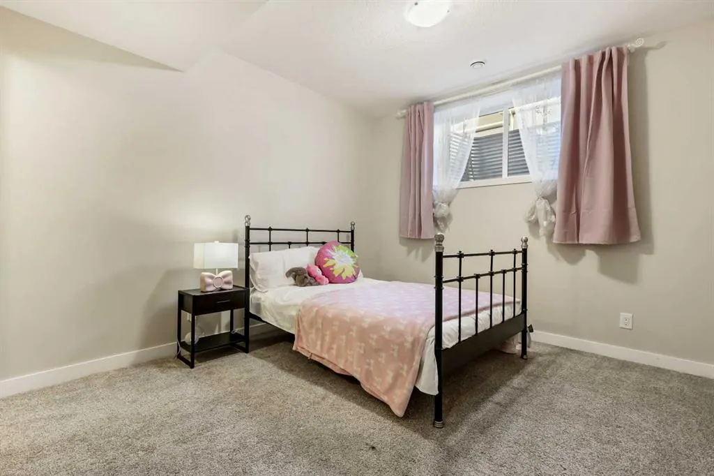 76 Legacy Glen Row SE