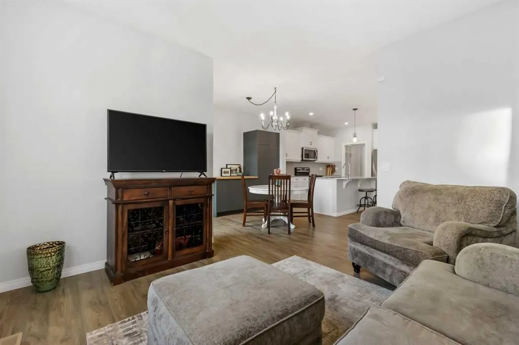 76 Legacy Glen Row SE