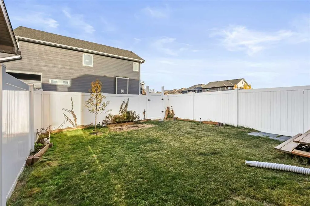 76 Legacy Glen Row SE