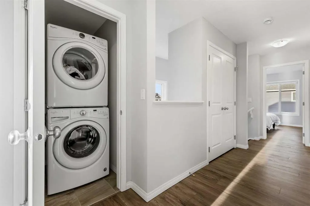 76 Legacy Glen Row SE