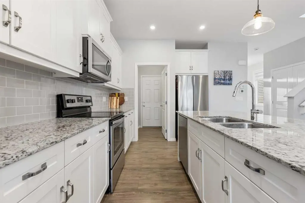 76 Legacy Glen Row SE