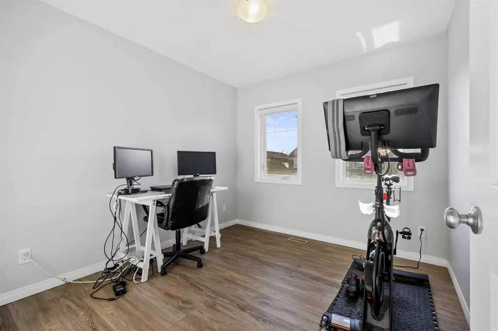 76 Legacy Glen Row SE