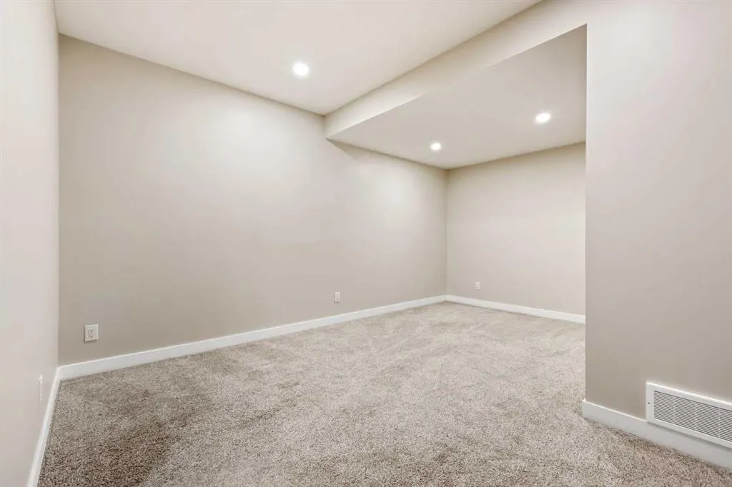 76 Legacy Glen Row SE