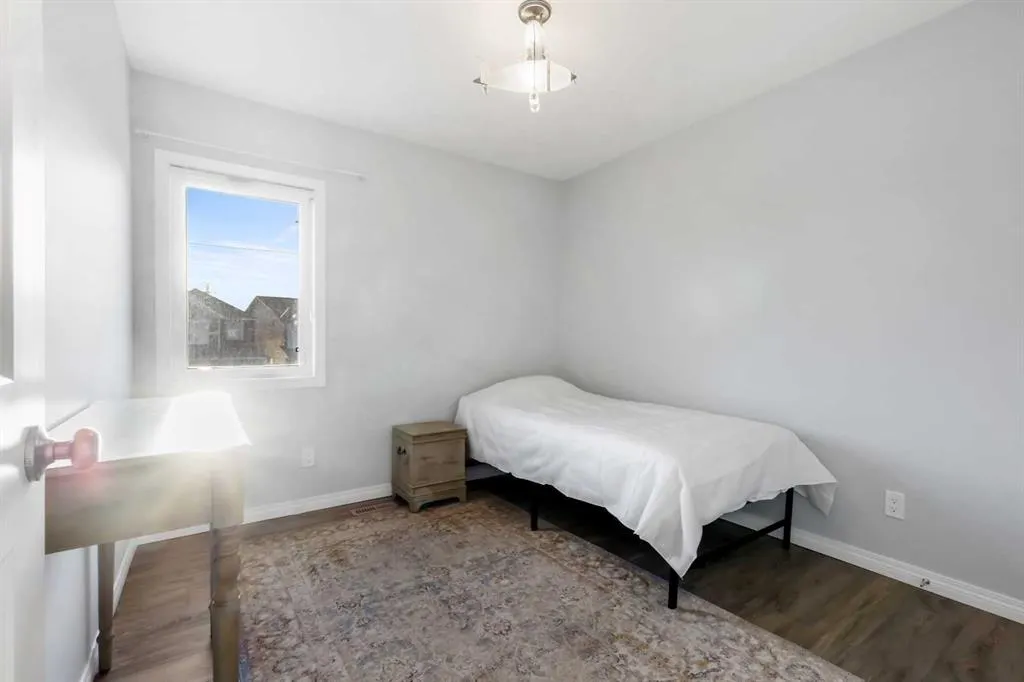 76 Legacy Glen Row SE