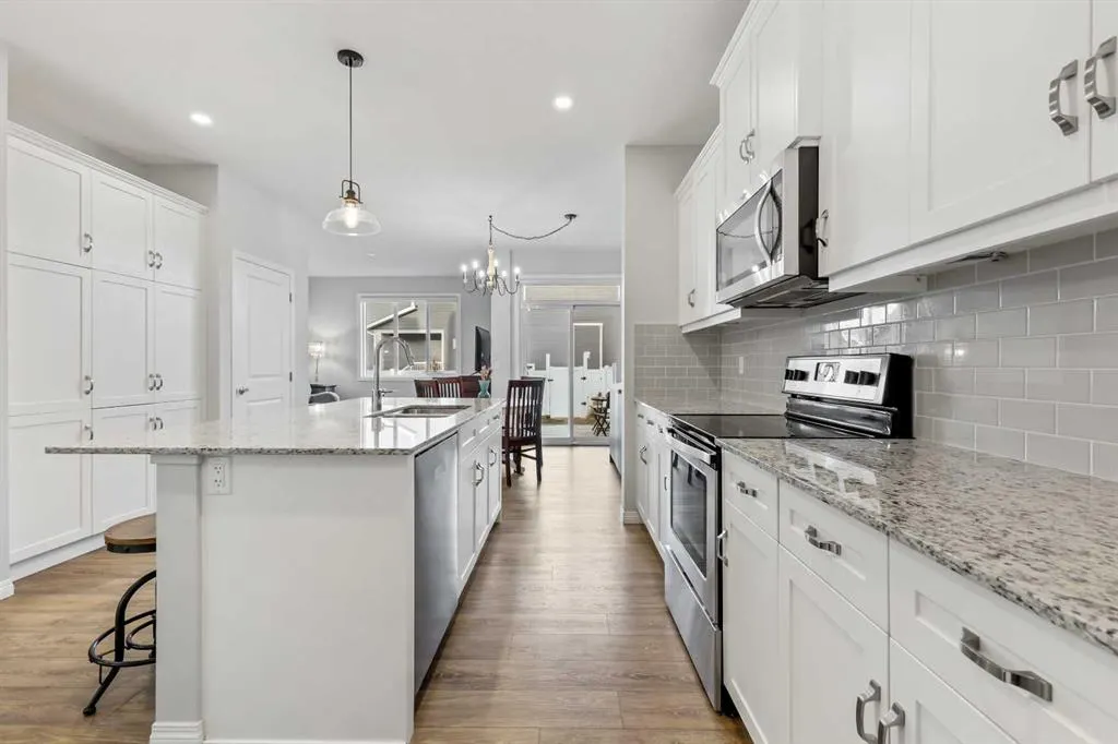 76 Legacy Glen Row SE