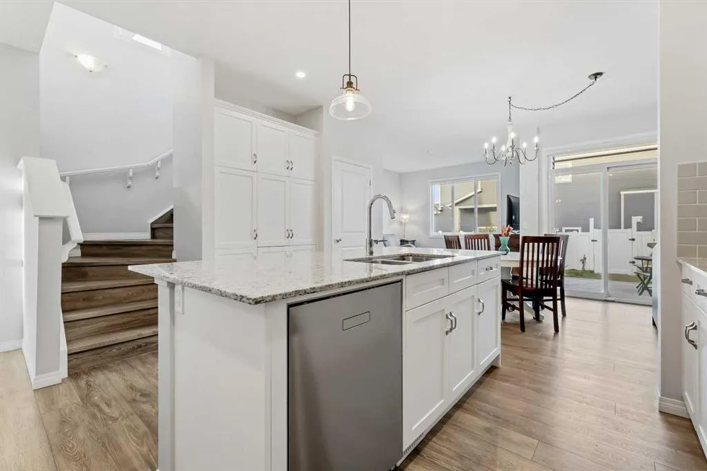 76 Legacy Glen Row SE