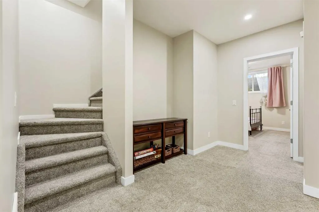 76 Legacy Glen Row SE