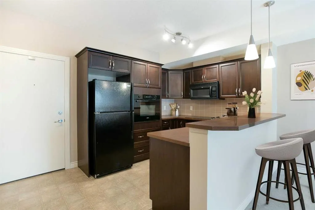 60 Royal Oak Plaza NW, #217