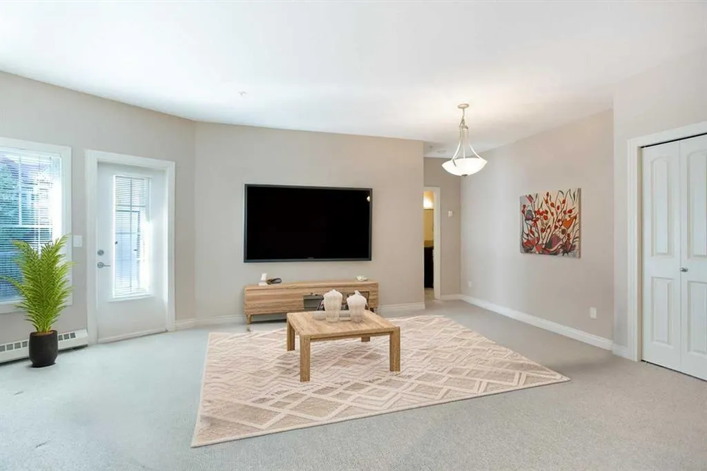 60 Royal Oak Plaza NW, #217