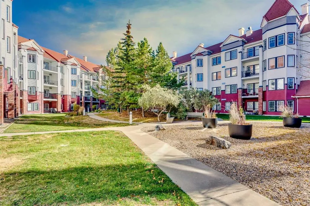 60 Royal Oak Plaza NW, #217