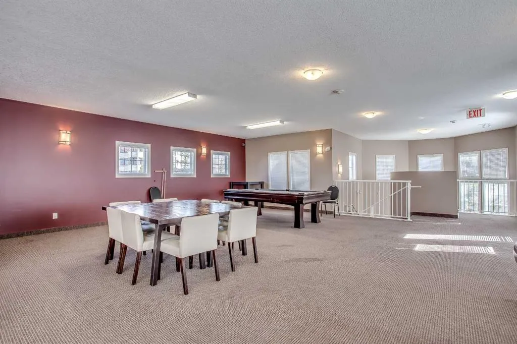 60 Royal Oak Plaza NW, #217