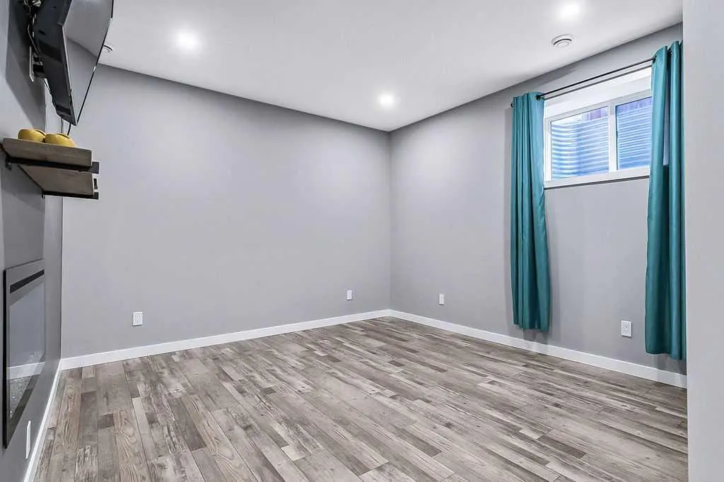 111 Drake Landing Loop