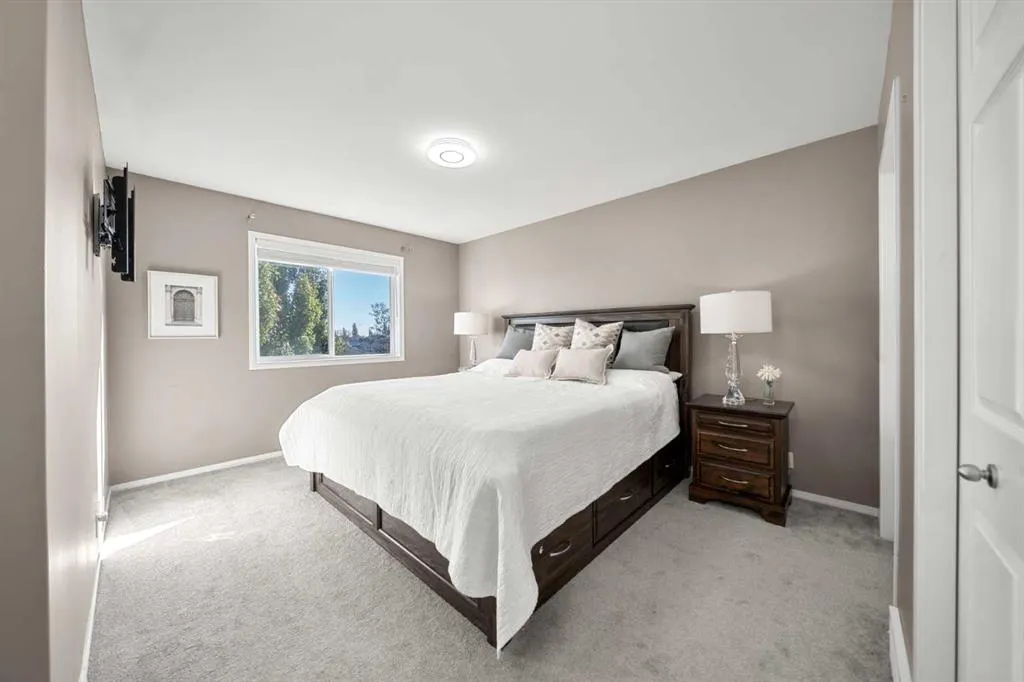 1038 Bridlemeadows Manor SW