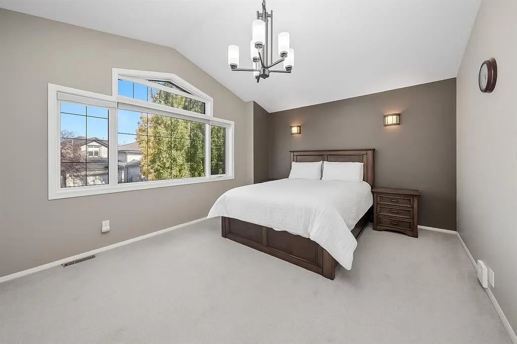 1038 Bridlemeadows Manor SW