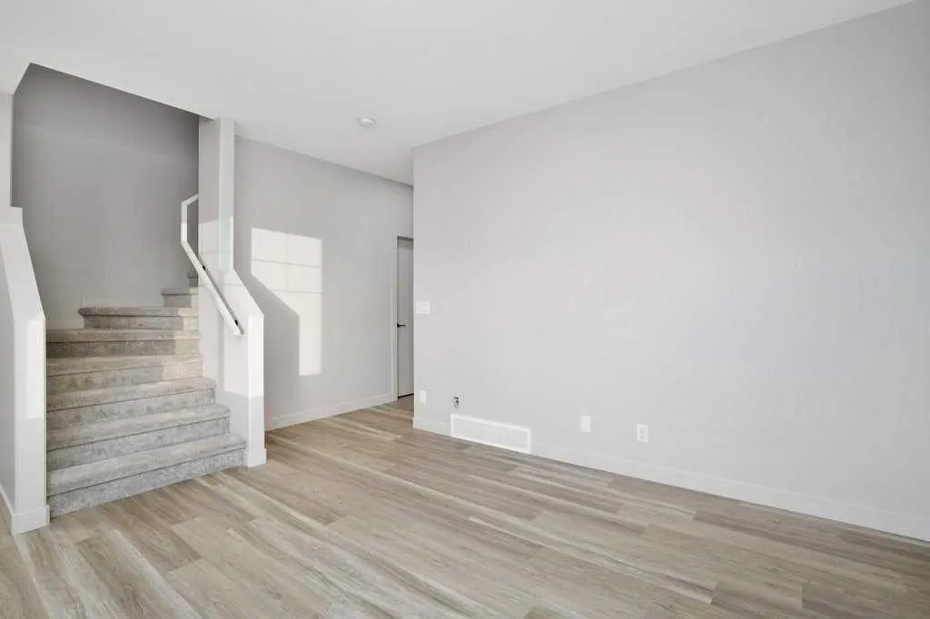 122 Gray Close