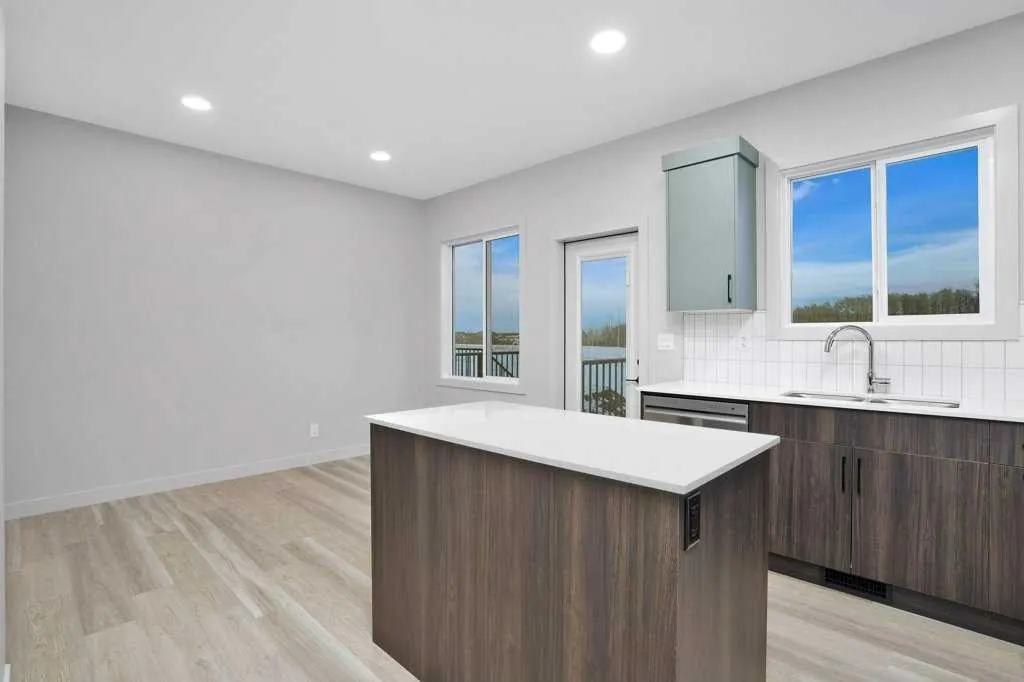 122 Gray Close
