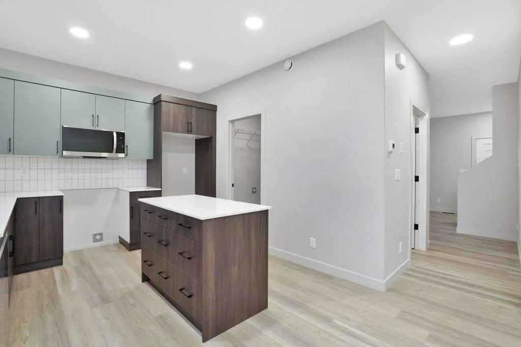 122 Gray Close