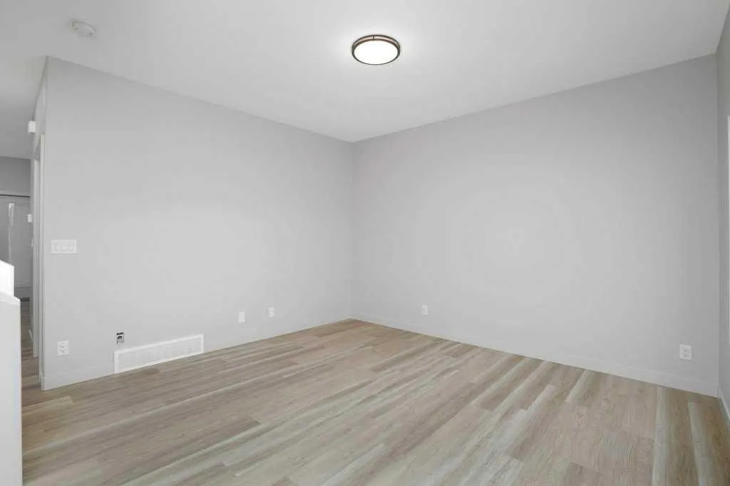 122 Gray Close