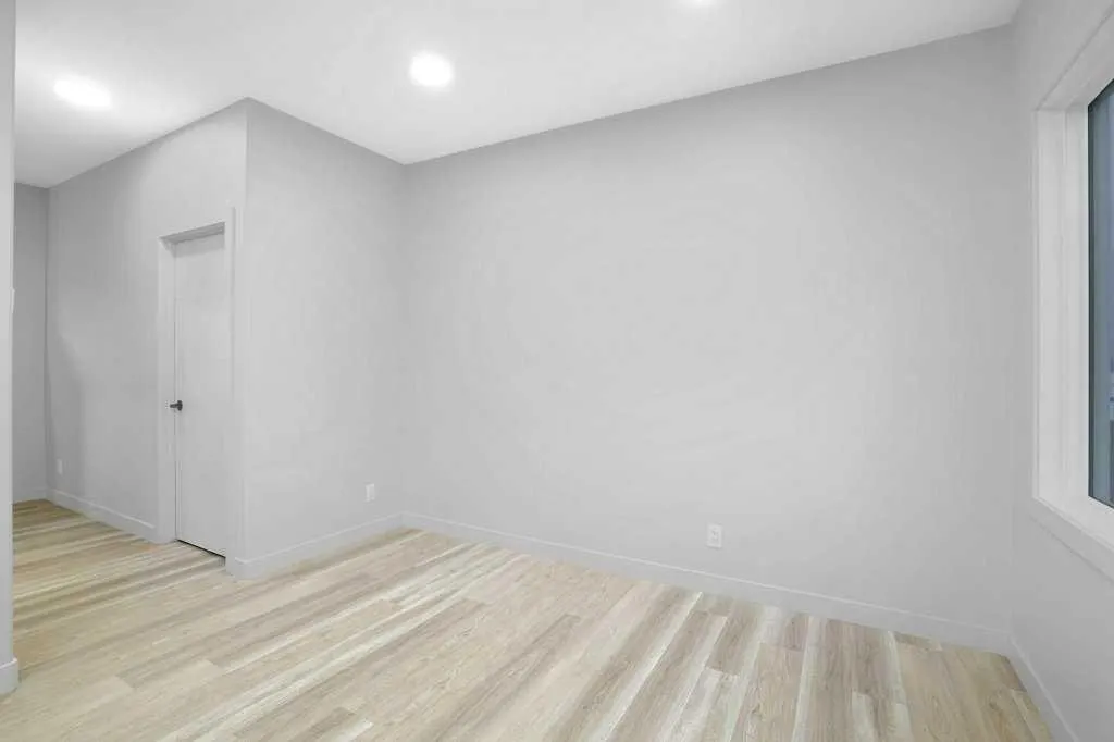122 Gray Close