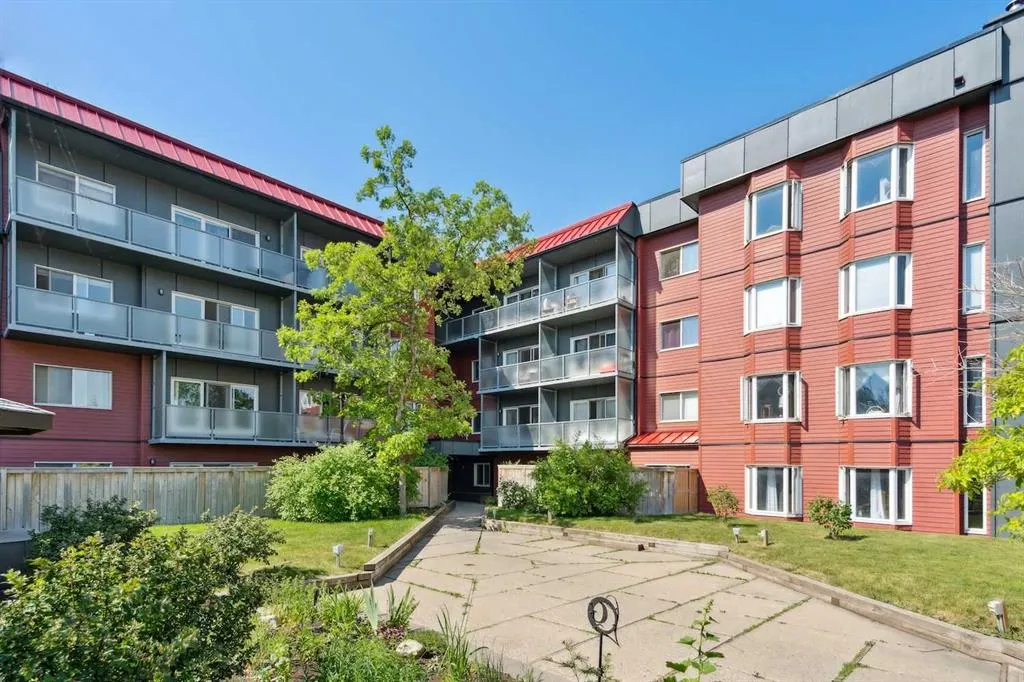 335 Garry Crescent NE, #215