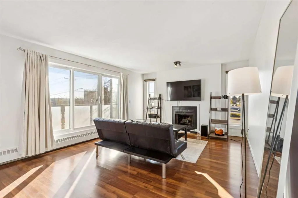 335 Garry Crescent NE, #215