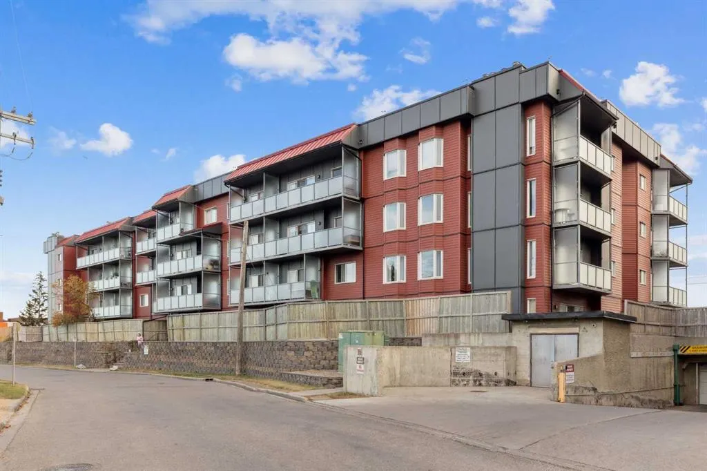 335 Garry Crescent NE, #215