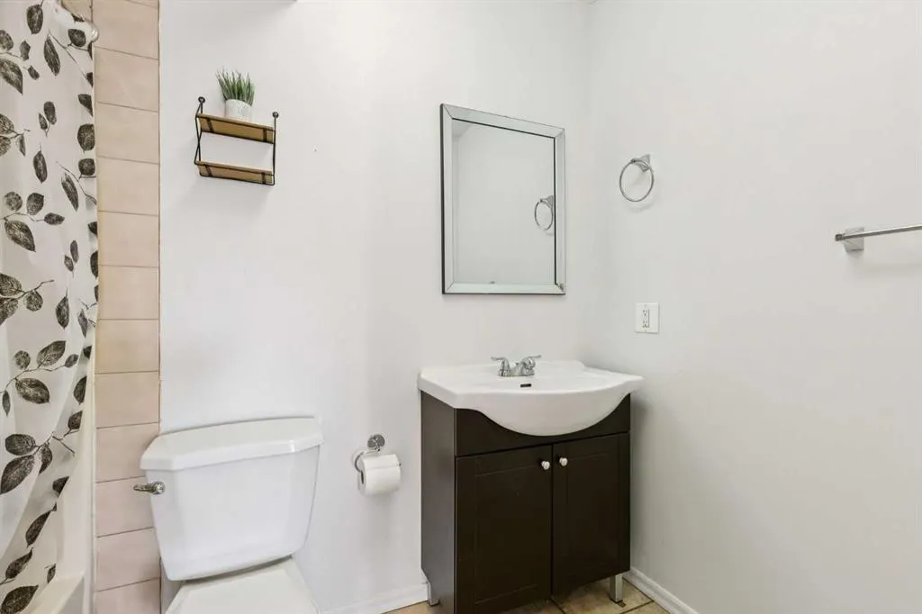 335 Garry Crescent NE, #215