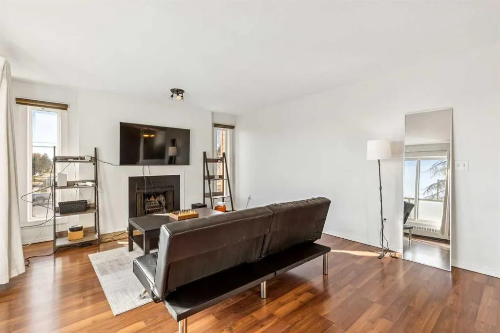335 Garry Crescent NE, #215