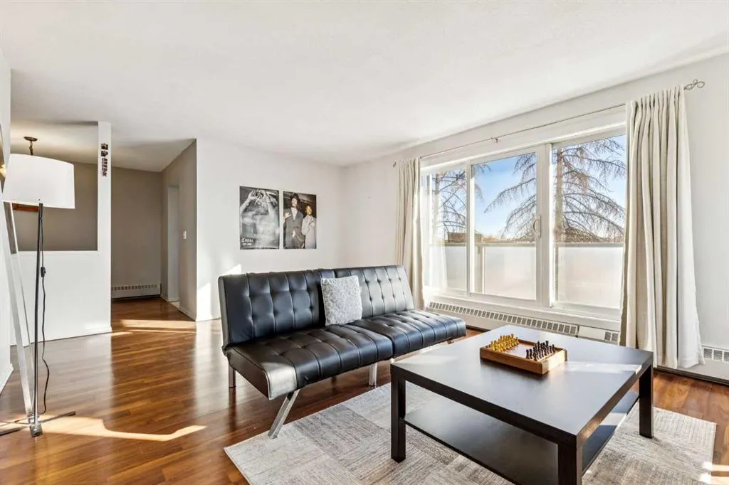 335 Garry Crescent NE, #215