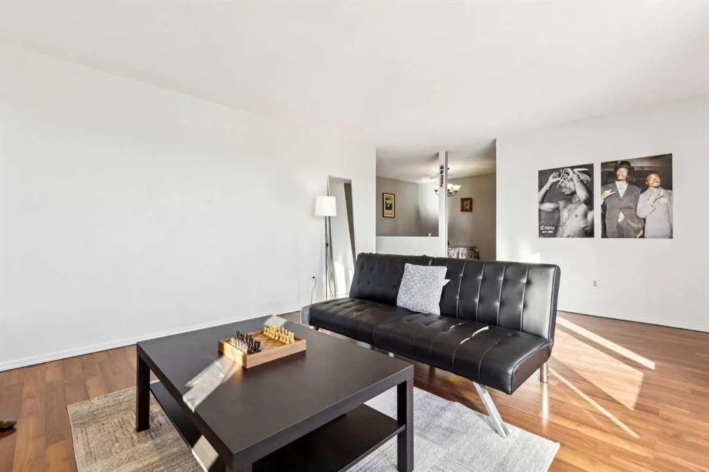 335 Garry Crescent NE, #215