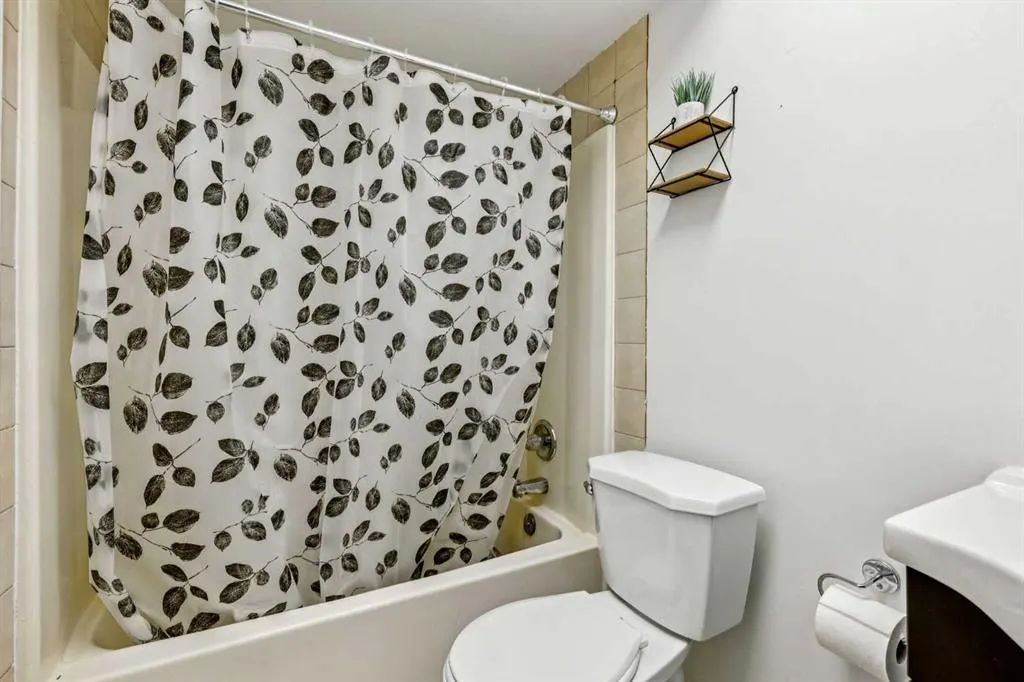 335 Garry Crescent NE, #215