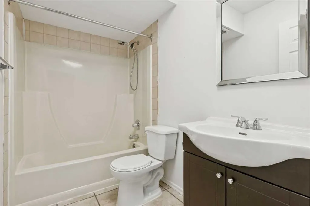 335 Garry Crescent NE, #215