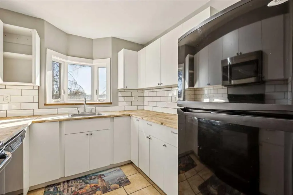 335 Garry Crescent NE, #215