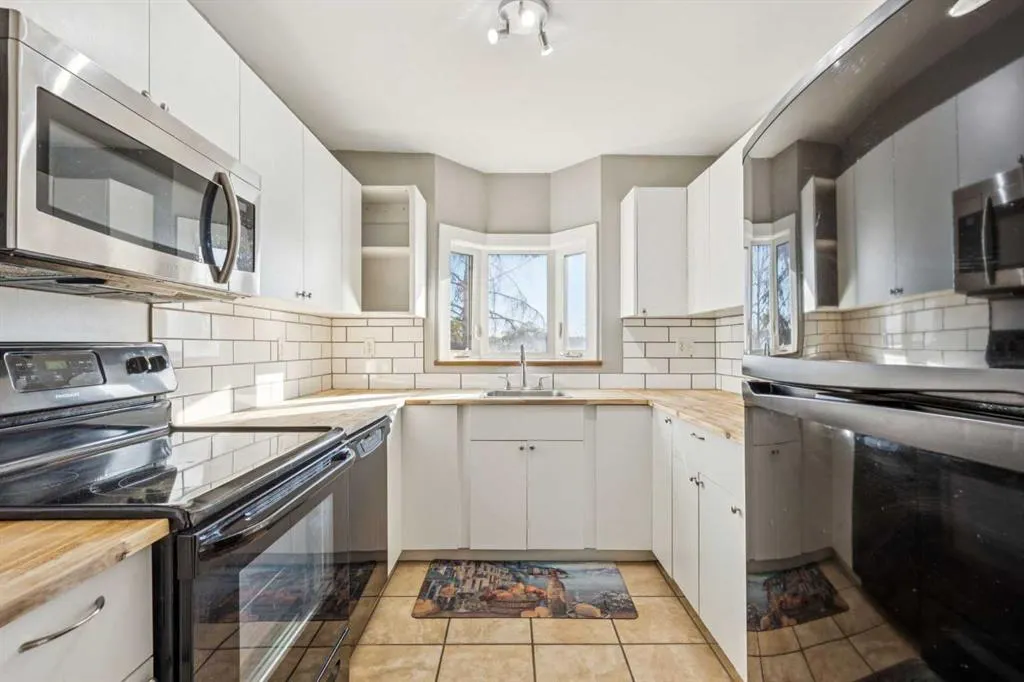 335 Garry Crescent NE, #215
